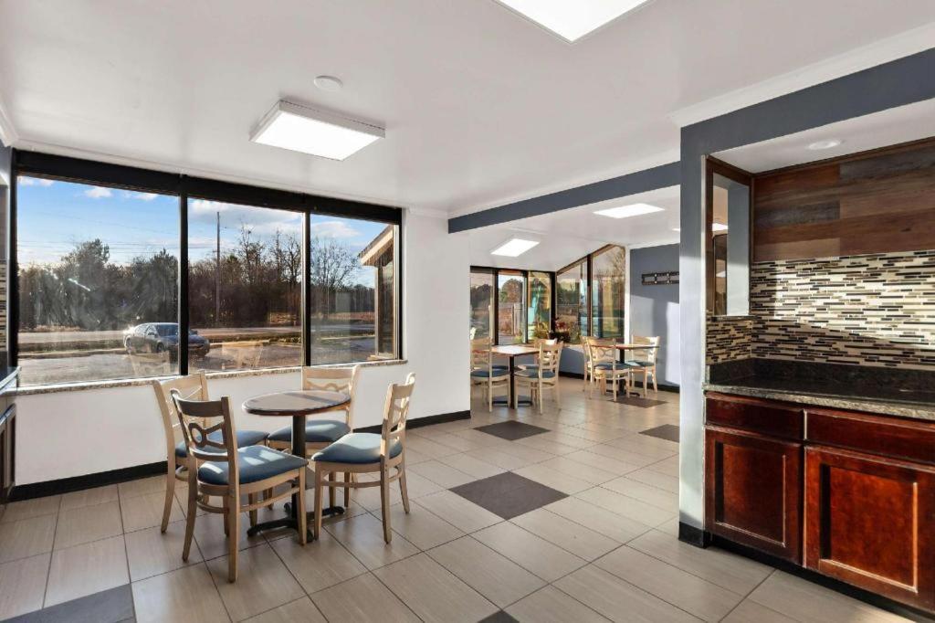 Rodeway Inn ลัมเบอร์ตัน ภายนอก รูปภาพ