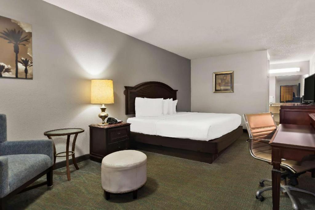 Rodeway Inn ลัมเบอร์ตัน ภายนอก รูปภาพ